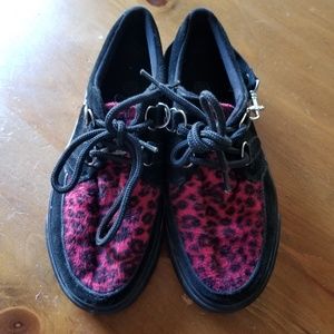 T.U.K. Red Leopard Print Shoes sz8